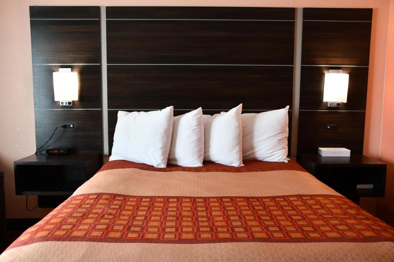 Regency Inn & Suites Faribault Екстер'єр фото