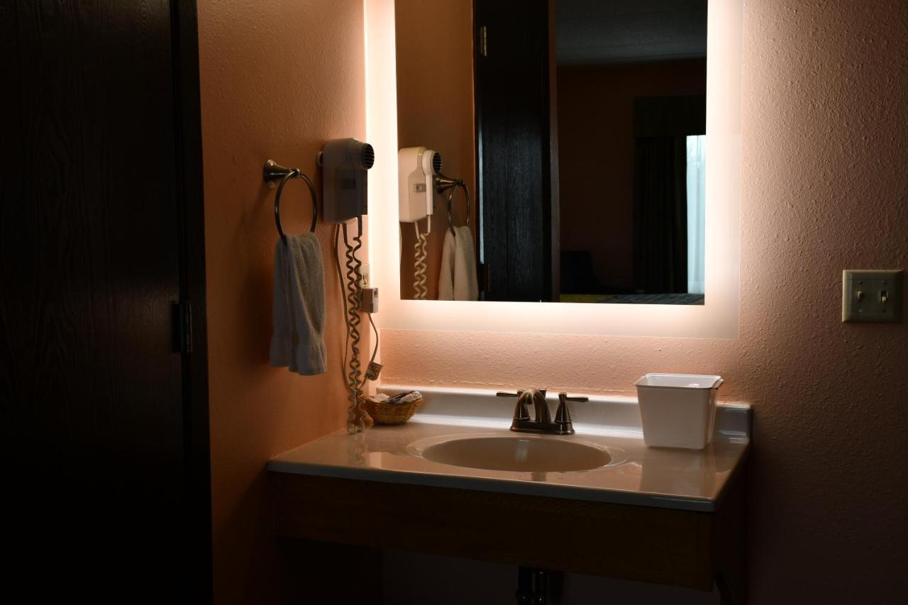 Regency Inn & Suites Faribault Екстер'єр фото