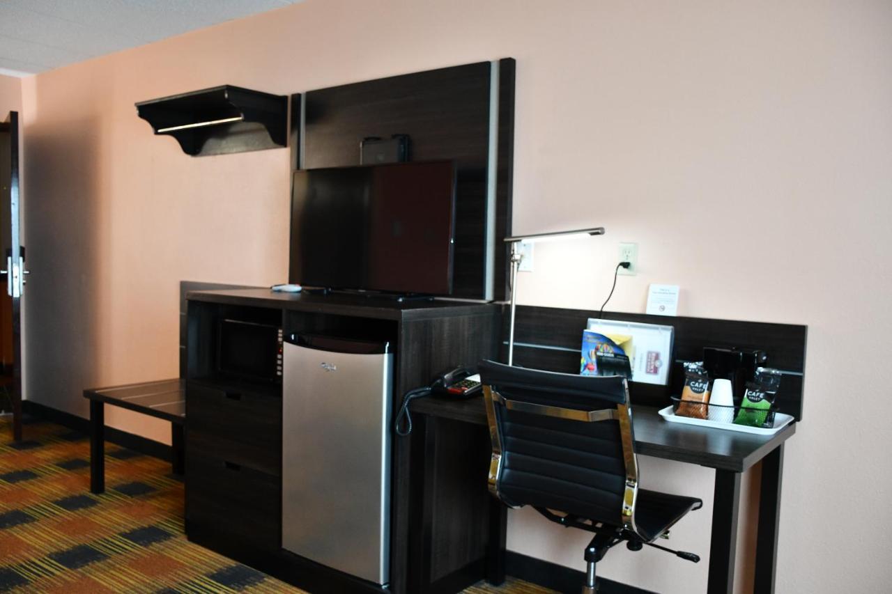 Regency Inn & Suites Faribault Екстер'єр фото
